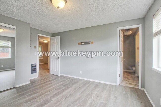 Building Photo - 3 Bed, 2 Bath Home Off SR 500 at NE 54th A...