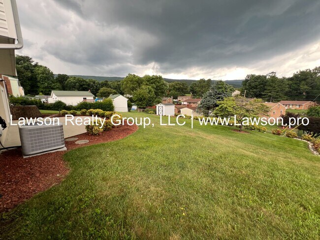 Building Photo - Very Nice Updated Ranch in Salem (Glenvar ...