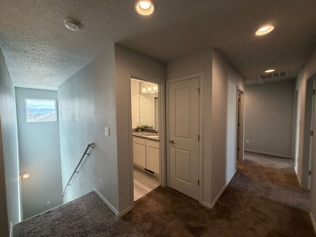 Building Photo - 3 Bedroom New Build Town Home in Mesa Del Sol Near Netflix Studios!