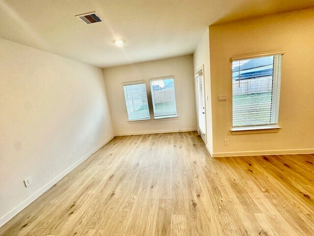 Building Photo - 3214 Moreland Park Dr