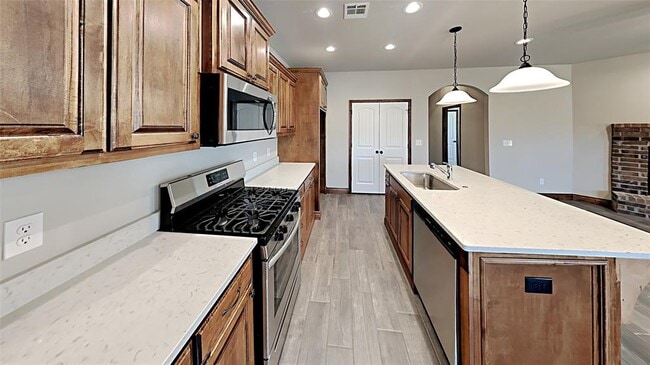 Building Photo - 14301 Peach Tree Dr