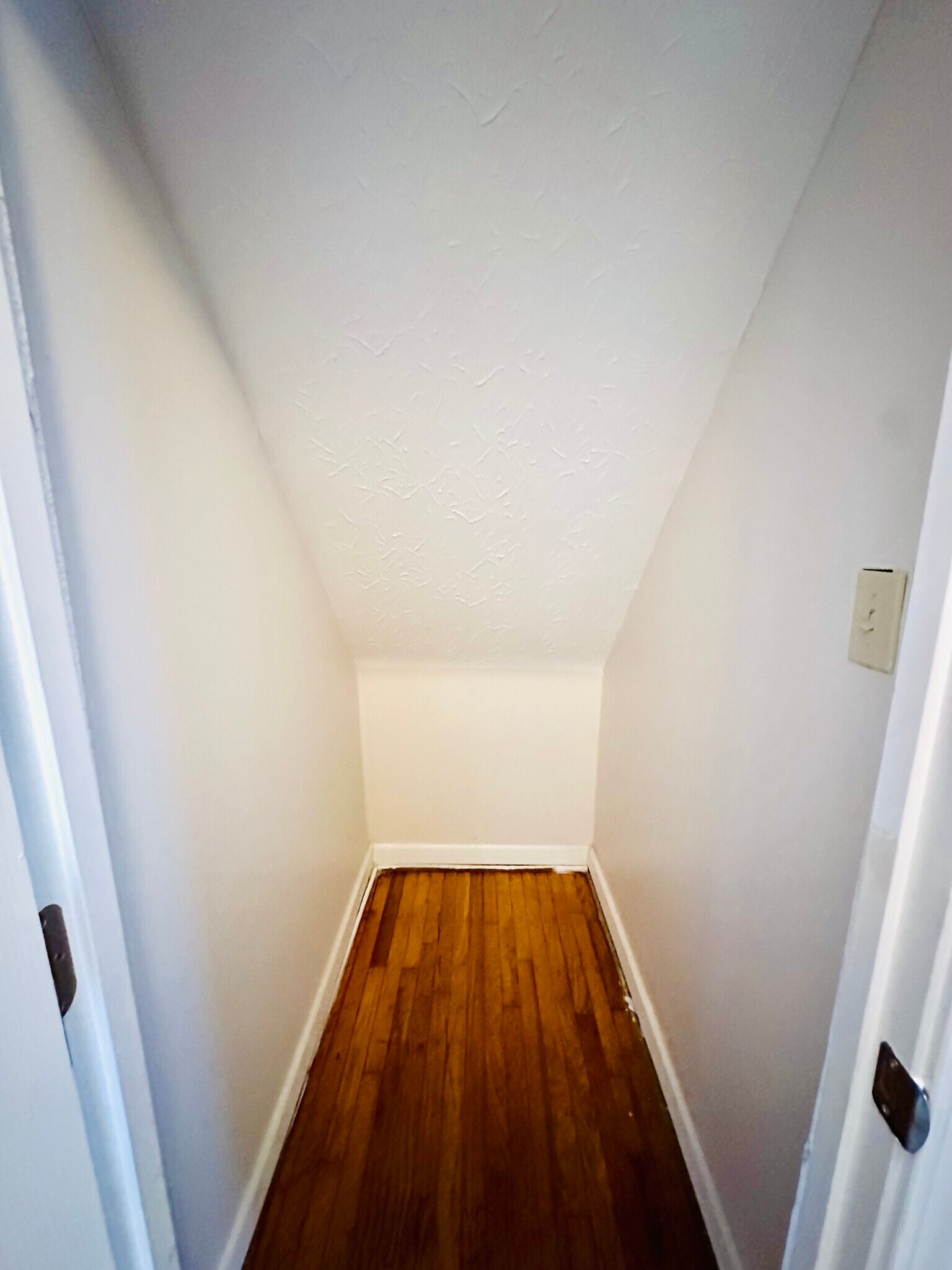 Building Photo - 1147 Lincoln Ave