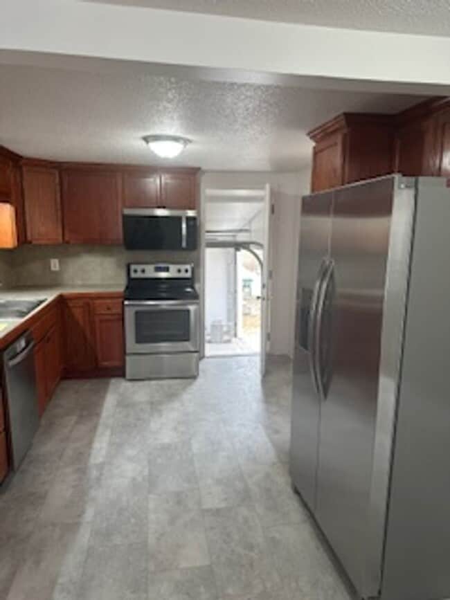 Building Photo - Welcome Home! Beautiful 4 Bedroom 2 Bath Home in Kansas City, MO