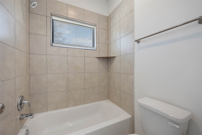 Building Photo - 8710 Knox St