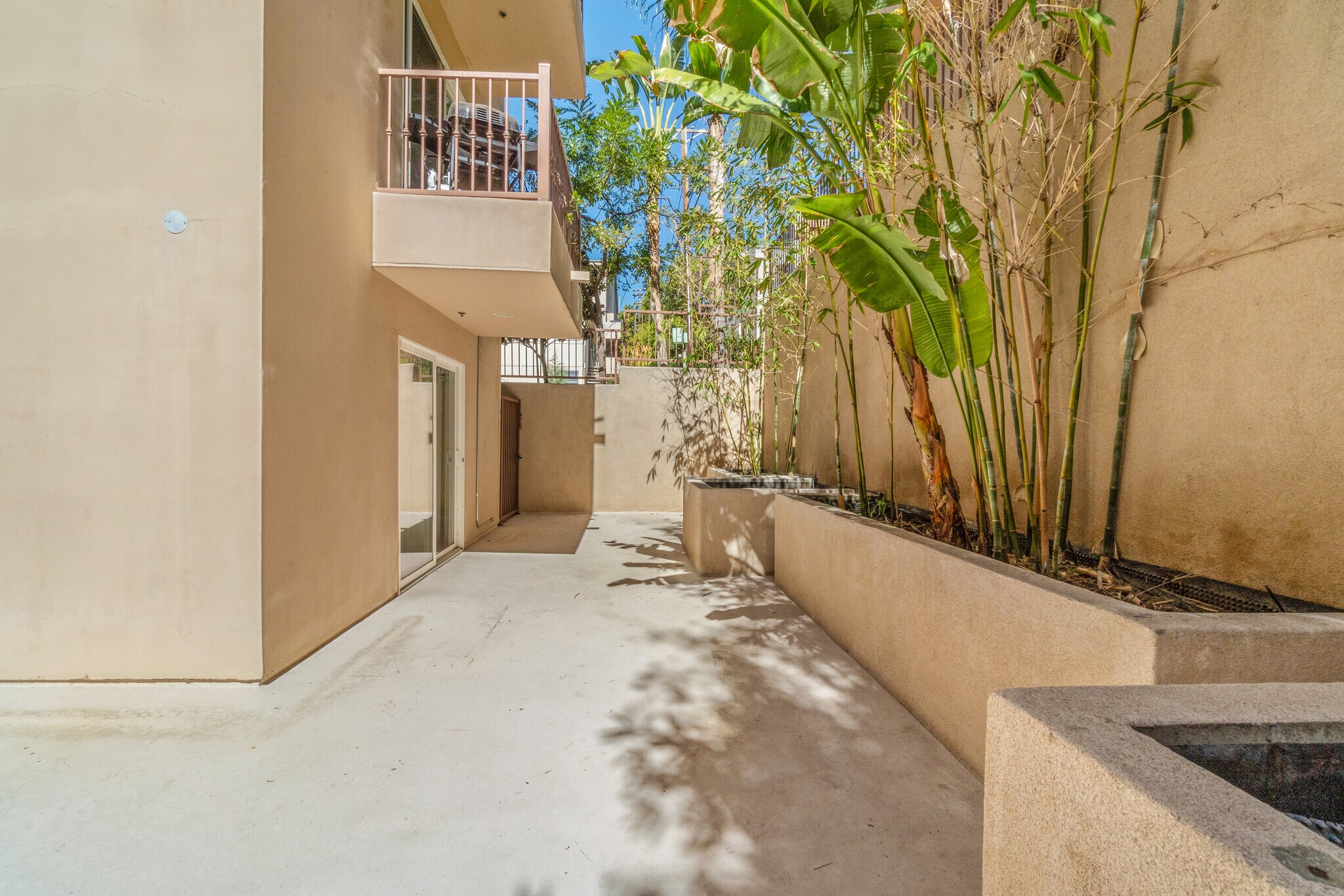 Building Photo - 10390 LA GRANGE Ave
