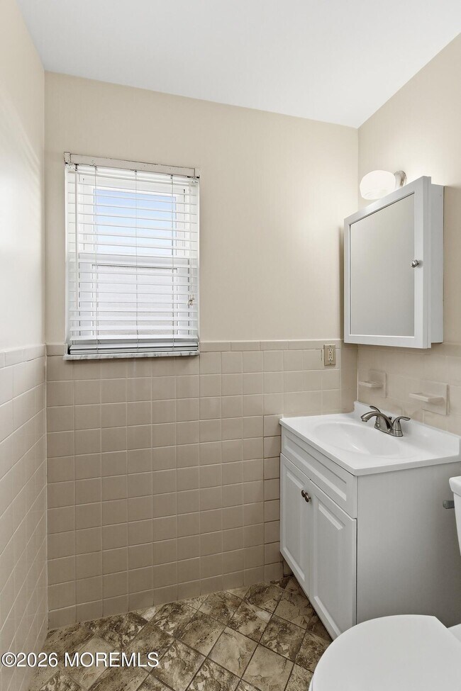 Building Photo - 1201 Normandy Ct