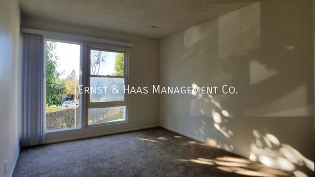 Building Photo - 3690 Country Club Dr