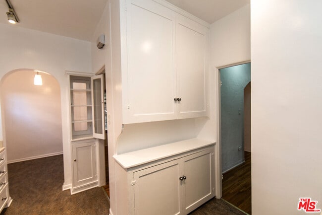 Building Photo - 1117 Longwood Pl