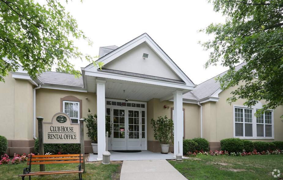 Primary Photo - Pinewood Estates A Vibrant 55 + Community