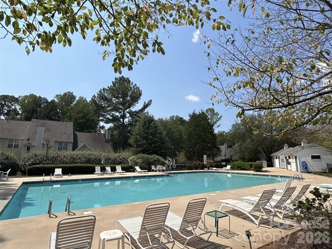 Building Photo - 6041 Cougar Ln