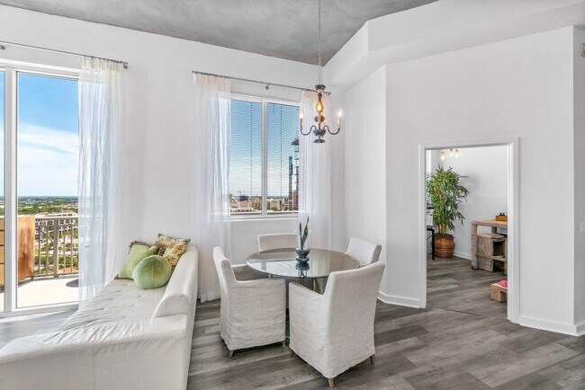 Building Photo - 300 S Australian Ave