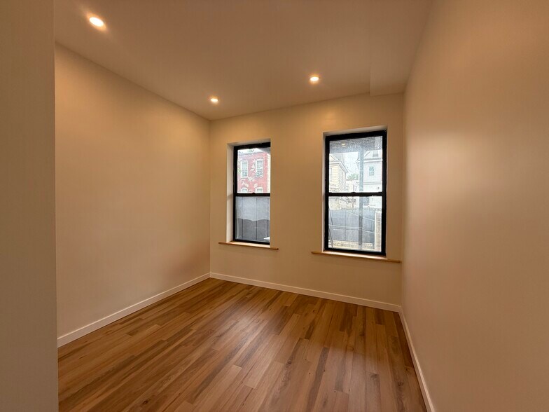 Building Photo - 139 Autumn Ave