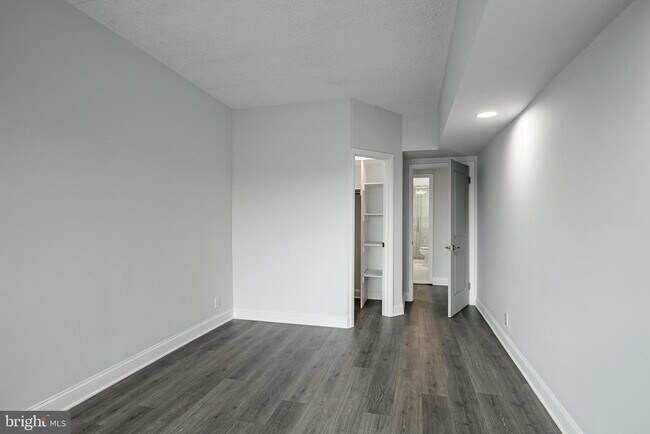 Building Photo - 21510 Valley Forge Cir