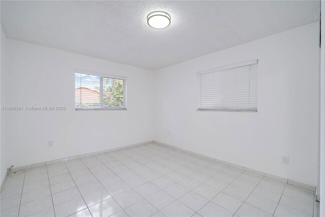 Building Photo - 3437 SW 25th St