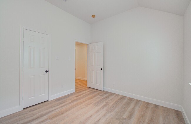 Building Photo - 2311 Meadow Briar Dr