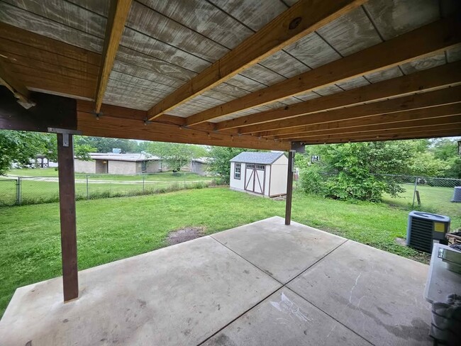 Building Photo - 1106 Ann Dr