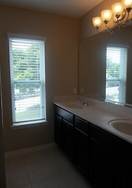 Building Photo - Townhome/Duplex