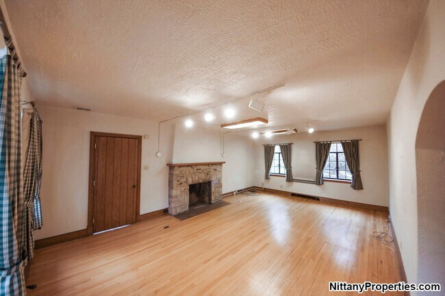 Building Photo - 100 N Patterson St