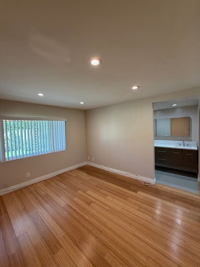 Building Photo - Beautiful 3 Bedroom Home in Avocado Heights
