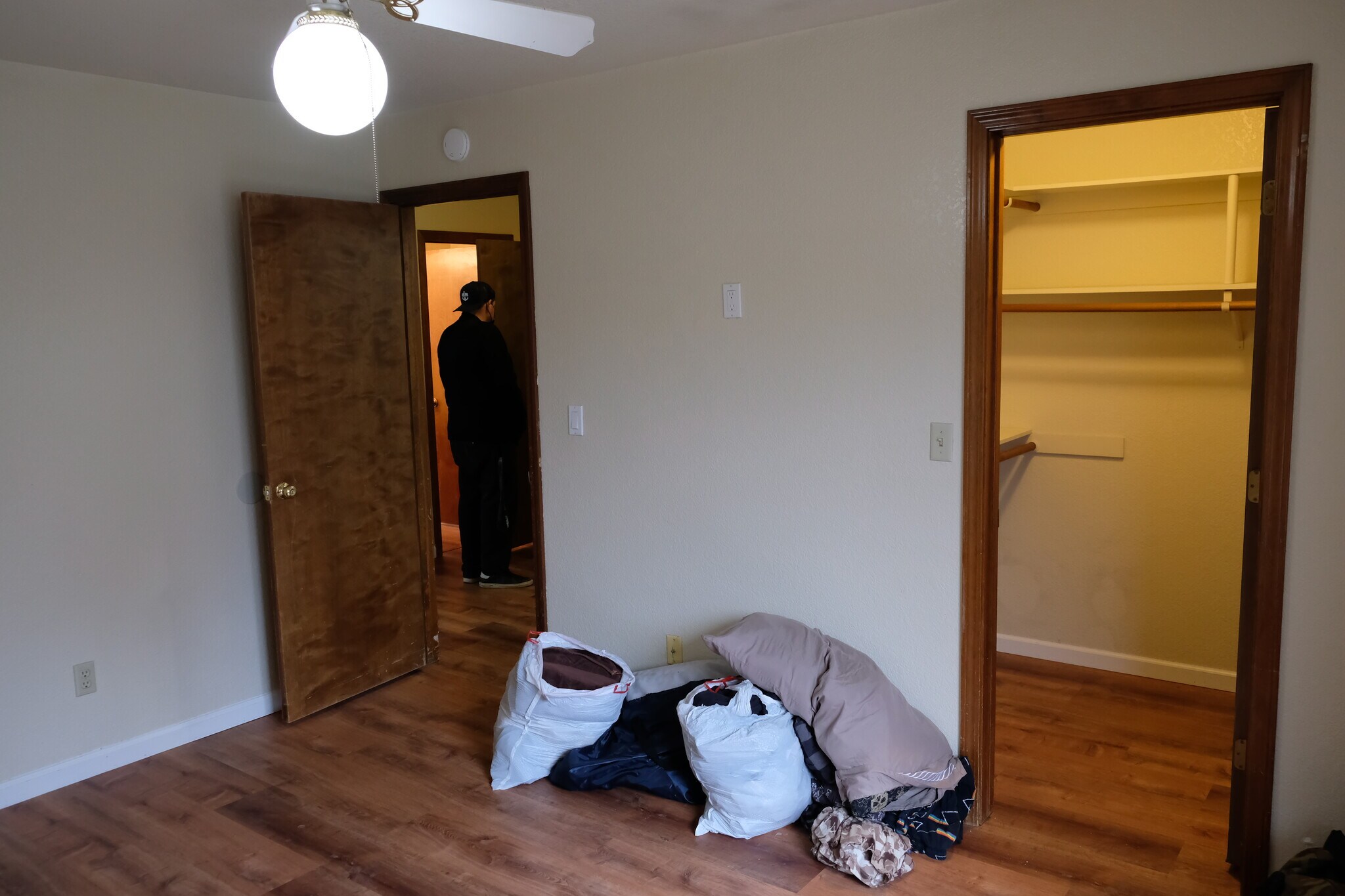 1st Bedroom - 118 W Beverly Pl