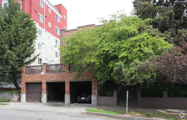 Building Photo - 220 Belmont Ave E