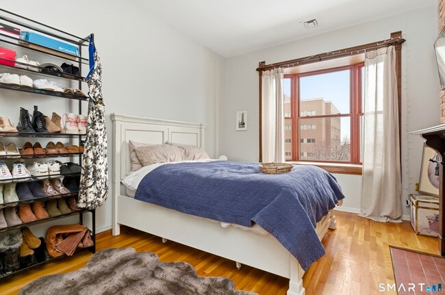 Building Photo - 1 Linden Pl