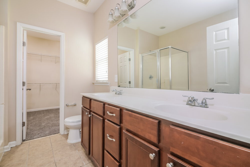 Building Photo - 731 Hunters Ridge Dr