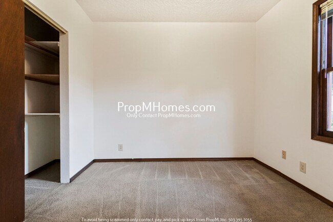 Building Photo - 1102 SE Umatilla St