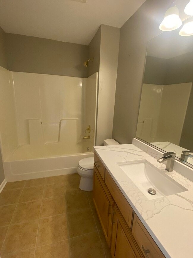 Building Photo - 15 Oak Creek Ct
