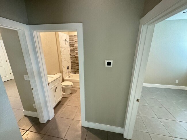 Building Photo - Spacious 4-Bedroom Home in Poinciana – Internet Included & No HOA Approval Required