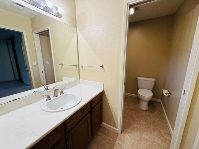 Building Photo - Wonderful 3 bedroom townhome in Main Chance Estates