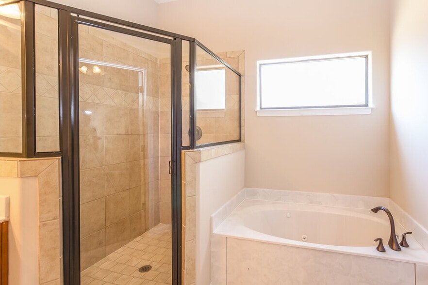 Building Photo - 450 Garden Springs Dr