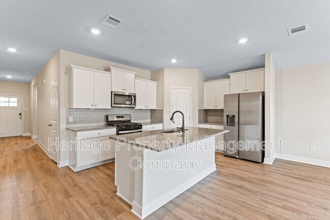 Building Photo - 1428 Redwood Crk