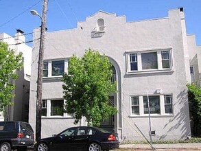 Building Photo - 2337 Prince St