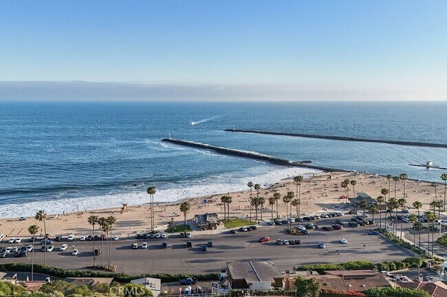 Building Photo - 3036 Breakers Dr
