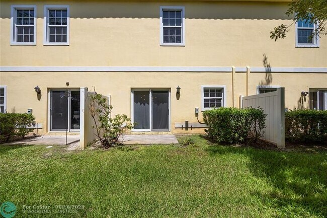Building Photo - 1109 NW 40th Ter