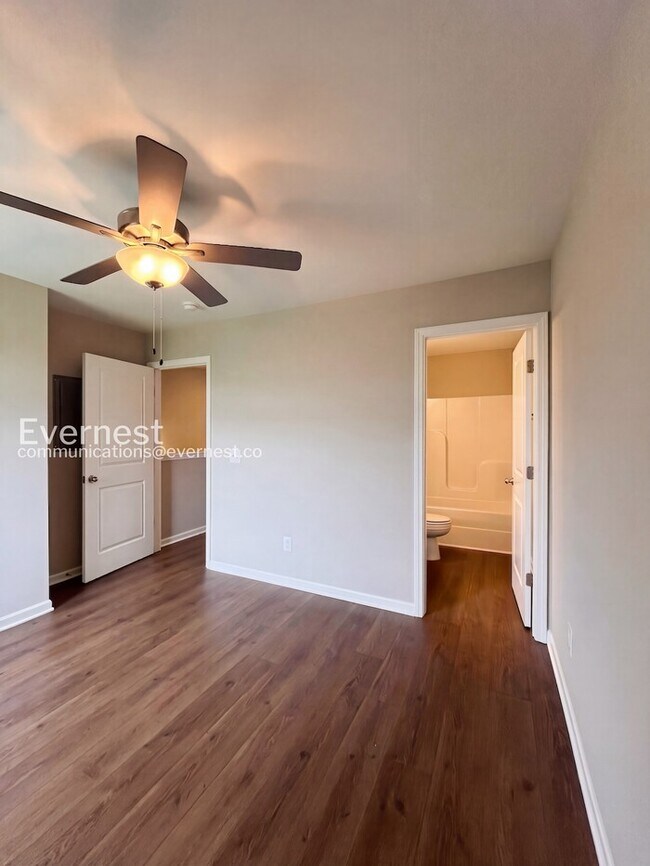 Building Photo - 215 Tara Ct