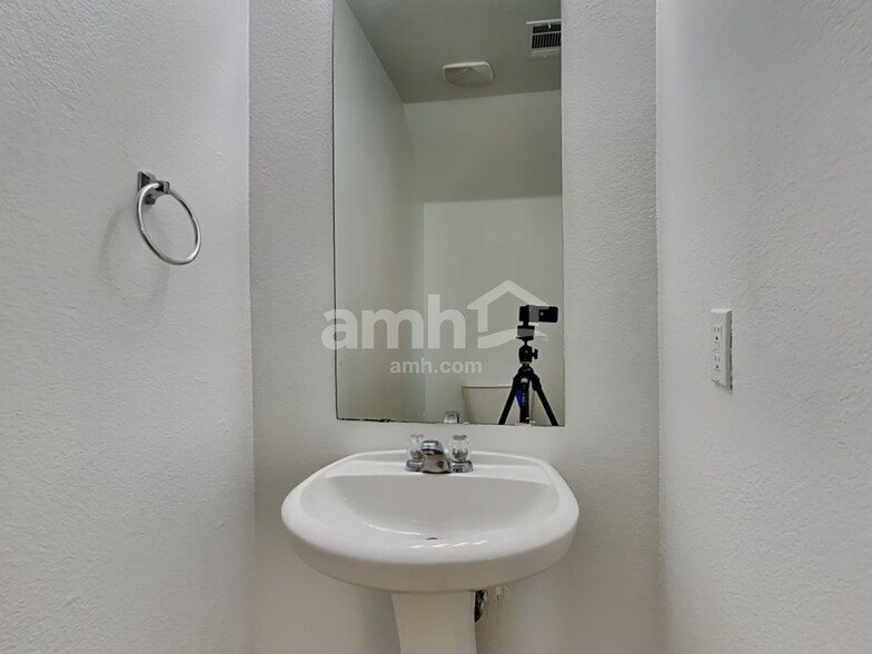 Building Photo - 7209 Little Mohican Dr
