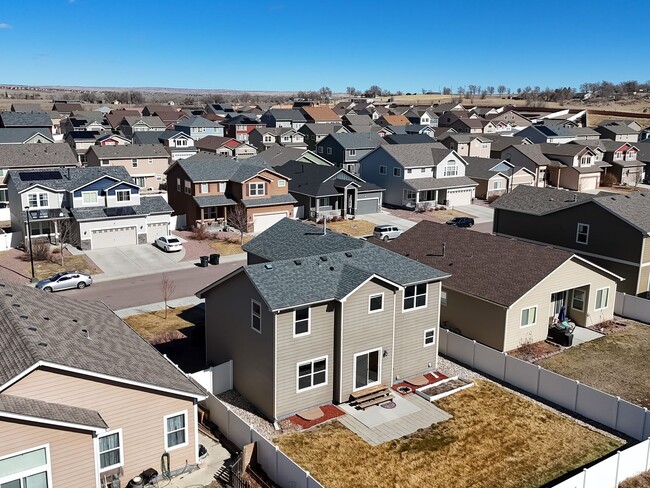 Building Photo - Amazing Cumberland Green home