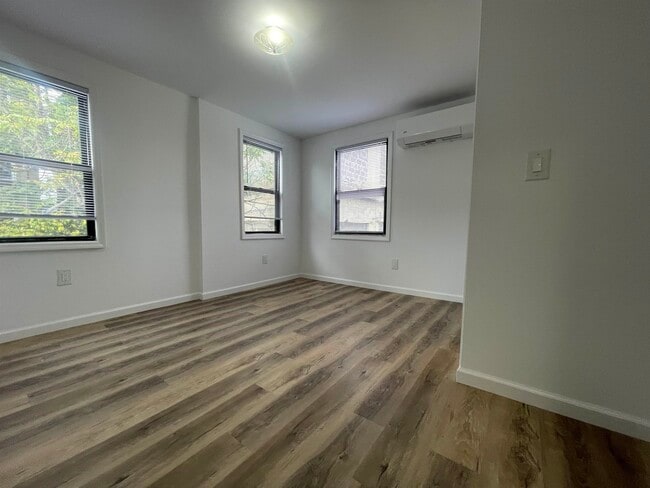 Building Photo - 416 10TH St