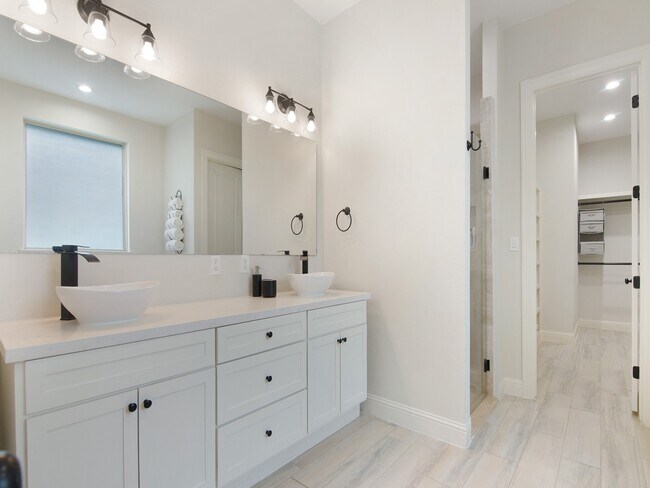 Building Photo - 12118 S Tara Plantation Dr