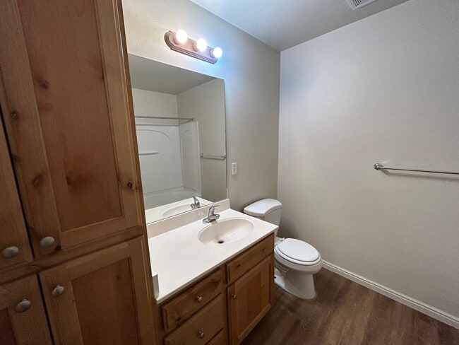 Building Photo - 3 Bedroom 2.5 Bathroom Condo-Pool-Clubhous...