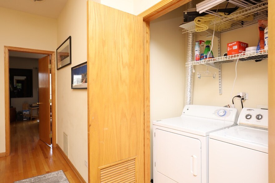 Building Photo - 724 N Willard Ct