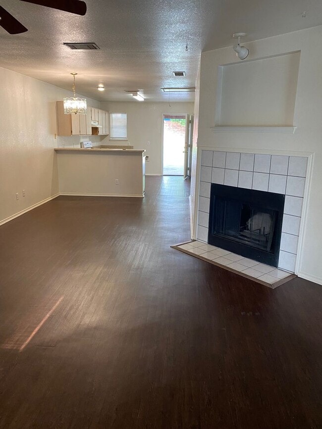 Building Photo - 5420 Creekridge A