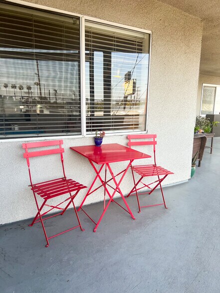 Outdoor patio - 845 Brooks Ave