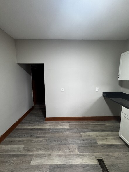 Building Photo - 164 Miami Rd