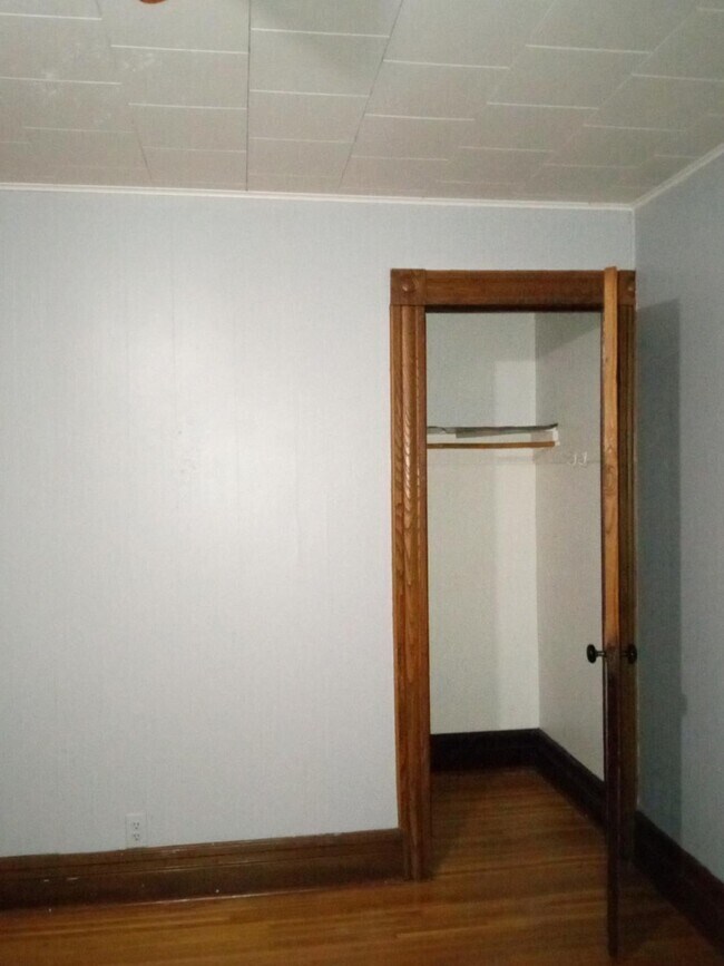 Building Photo - 404 Birr St