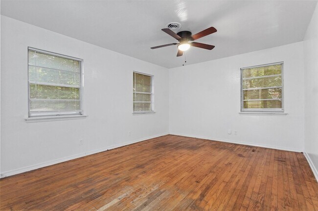 Building Photo - 8923 Jennie Lee Ln