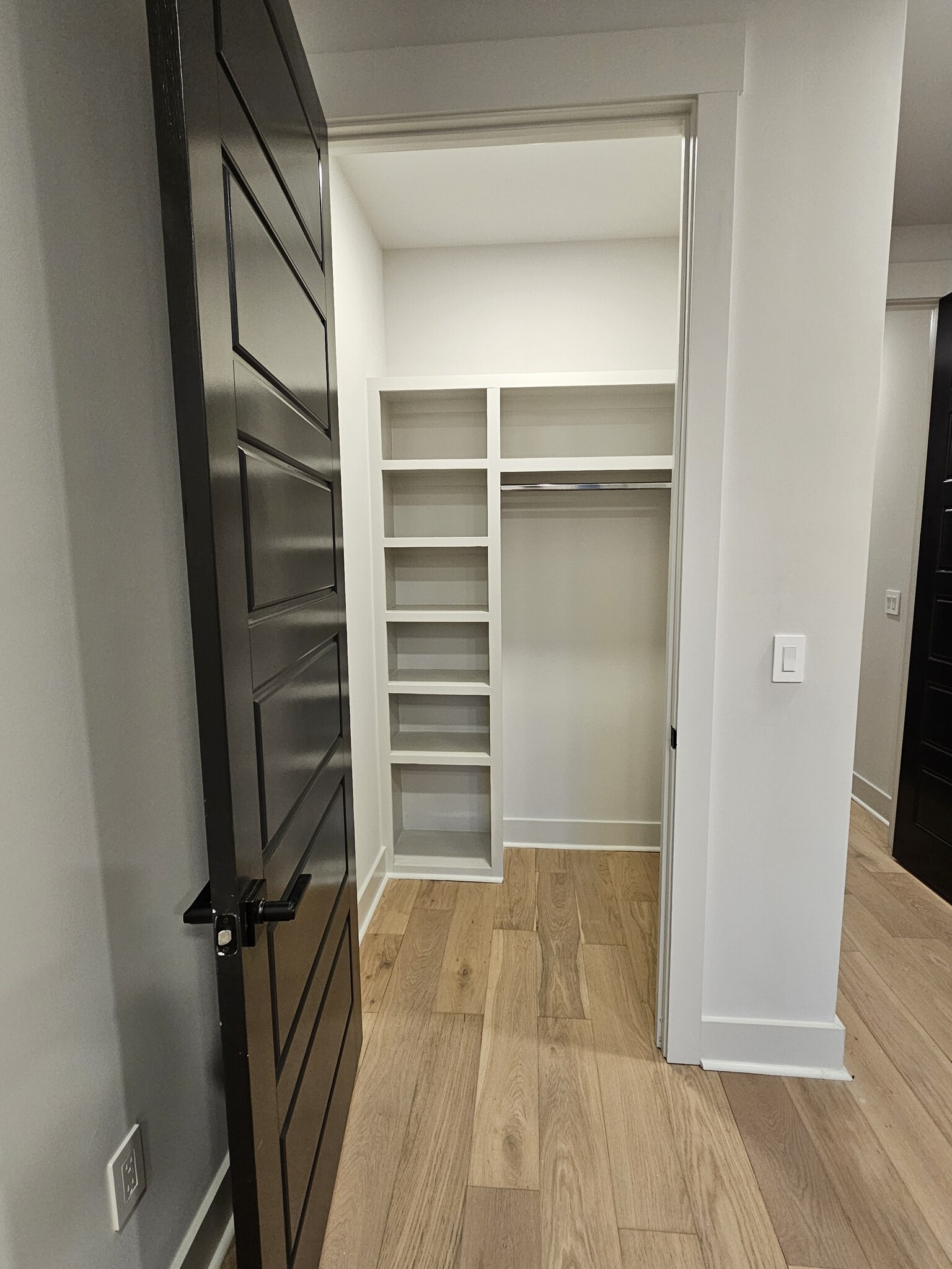 first flr bdrm closet - 2712 Sharondale Ct