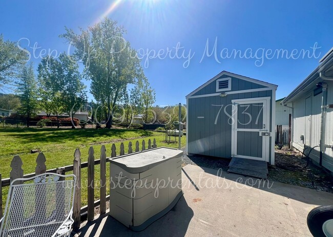 Building Photo - Charming 3 Bedroom Willow Springs Retreat ...